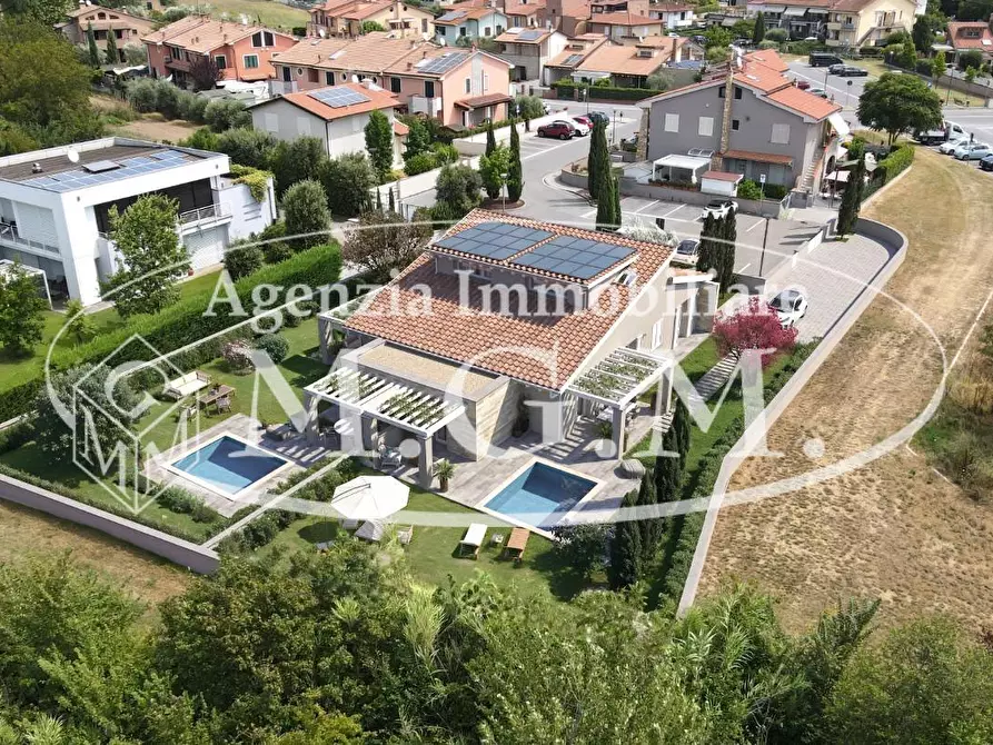 Immagine 1 di Villa in vendita  a Calcinaia