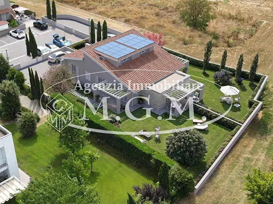 Immagine 5 di Villa in vendita  a Calcinaia