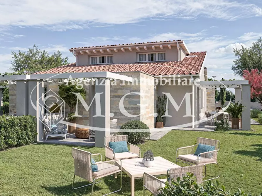 Immagine 10 di Villa in vendita  a Calcinaia