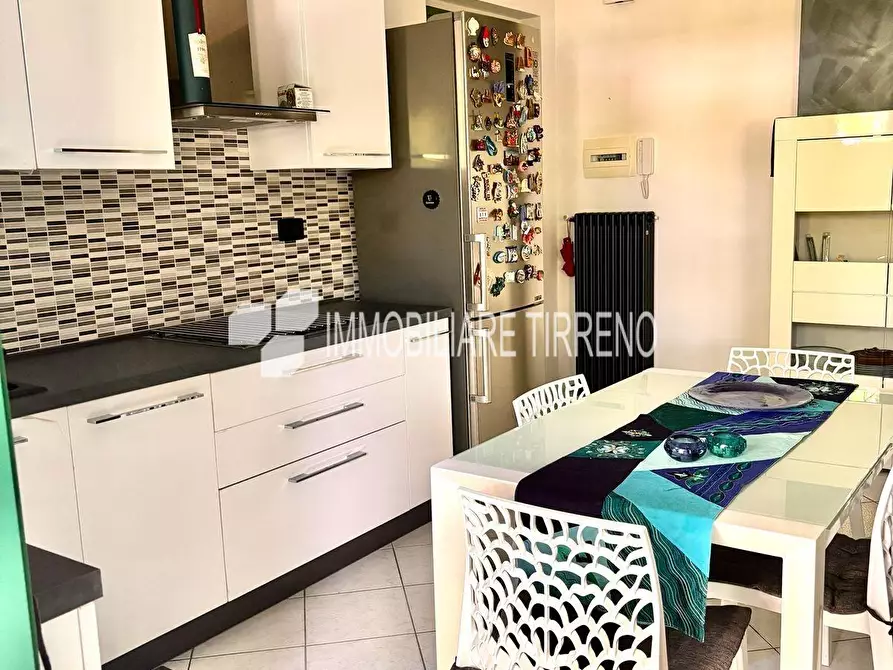 Immagine 7 di Appartamento in vendita  a Massa