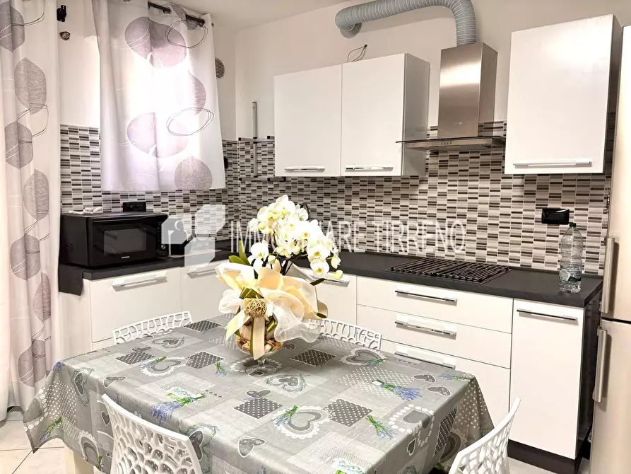 Immagine 6 di Appartamento in vendita  a Massa