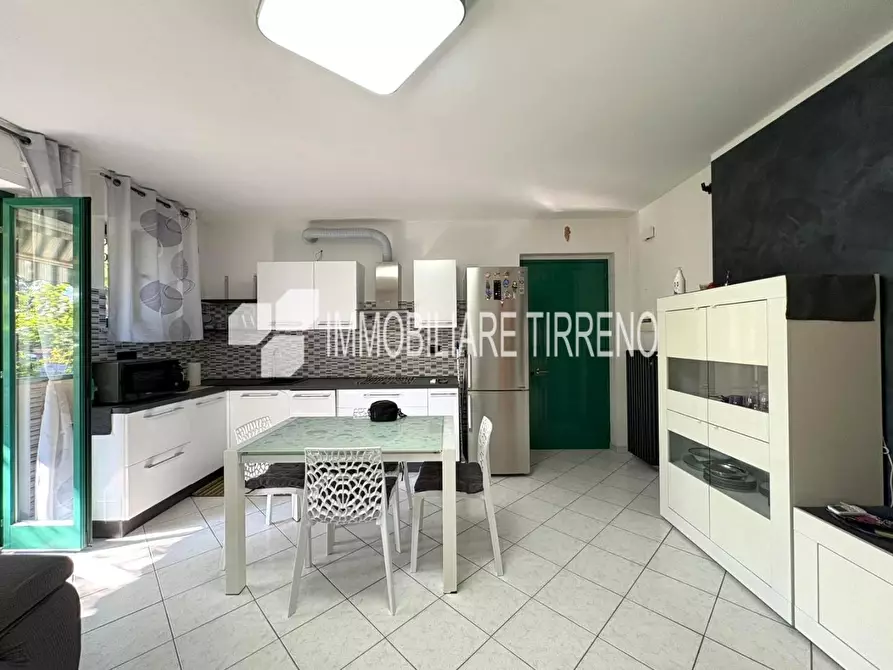 Immagine 5 di Appartamento in vendita  a Massa