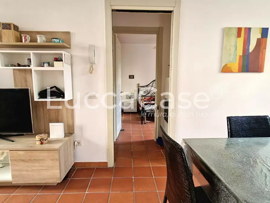 Immagine 11 di Appartamento in vendita  a Lucca