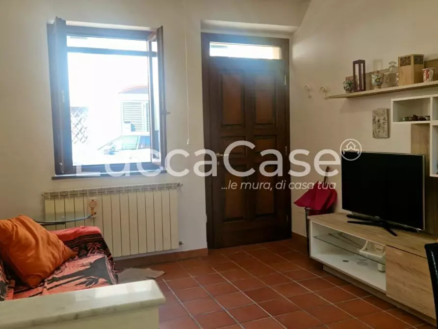 Immagine 5 di Appartamento in vendita  a Lucca