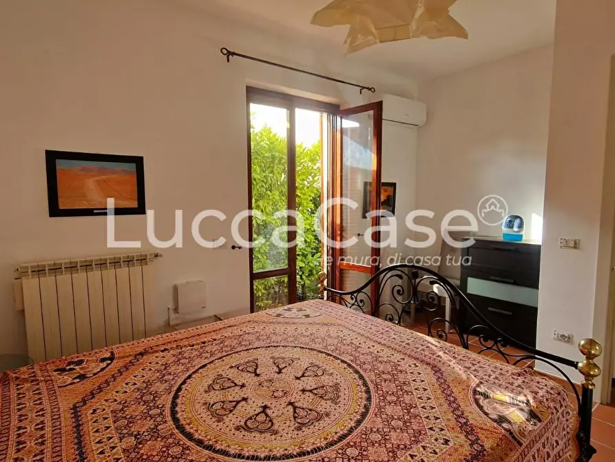 Immagine 12 di Appartamento in vendita  a Lucca