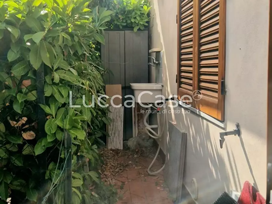 Immagine 13 di Appartamento in vendita  a Lucca