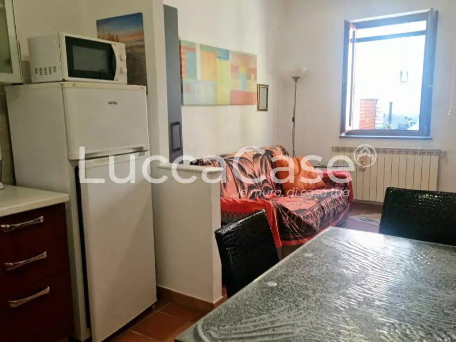 Immagine 2 di Appartamento in vendita  a Lucca