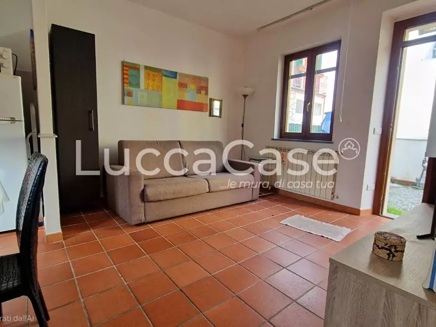 Immagine 2 di Appartamento in vendita  a Lucca