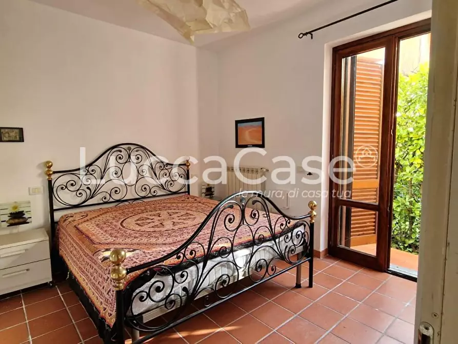 Immagine 17 di Appartamento in vendita  a Lucca