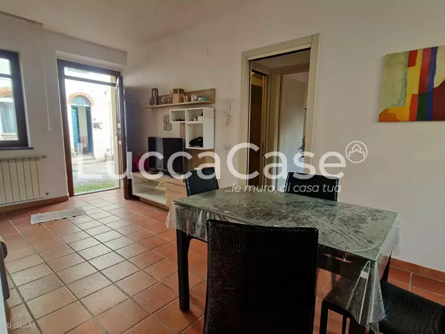 Immagine 1 di Appartamento in vendita  a Lucca