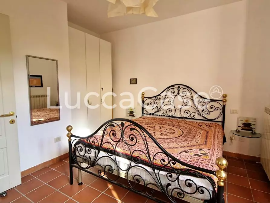 Immagine 16 di Appartamento in vendita  a Lucca