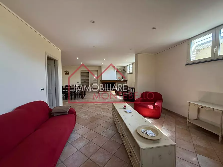 Immagine 9 di Villa in vendita  a Viareggio