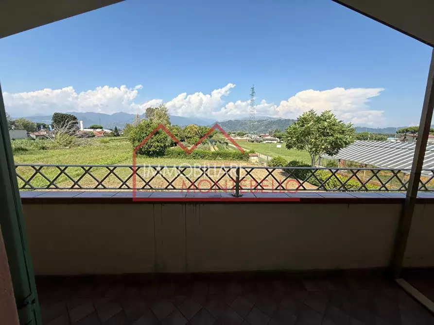 Immagine 16 di Villa in vendita  a Viareggio