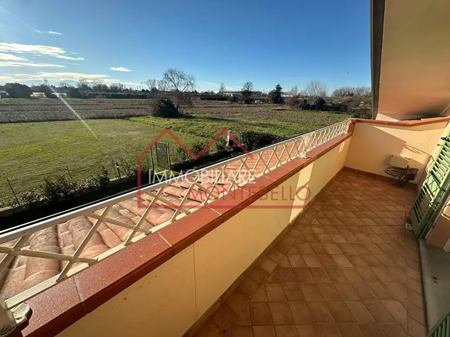 Immagine 10 di Villa in vendita  a Viareggio