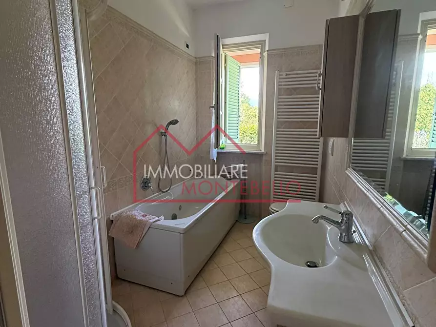 Immagine 25 di Villa in vendita  a Viareggio