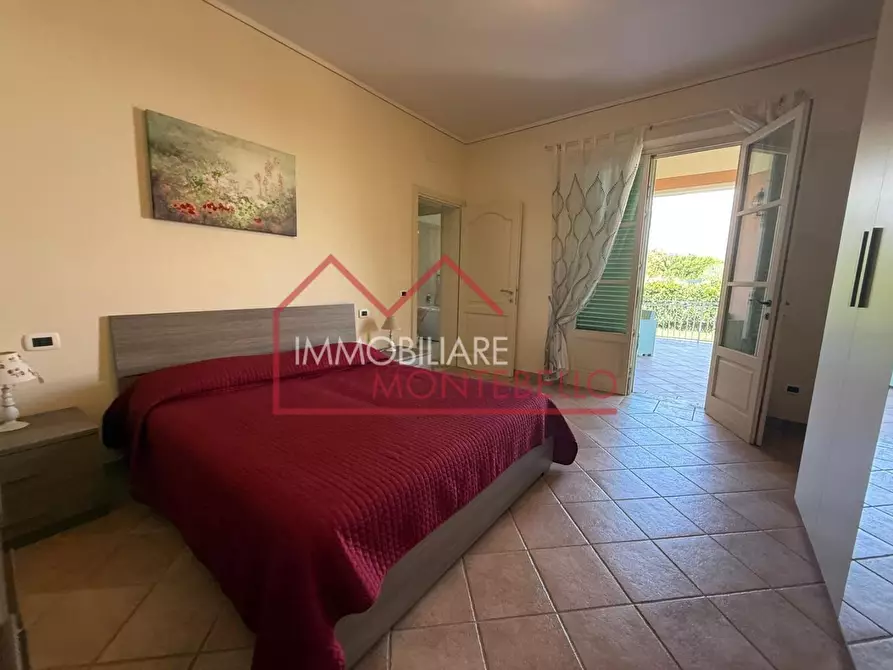 Immagine 23 di Villa in vendita  a Viareggio