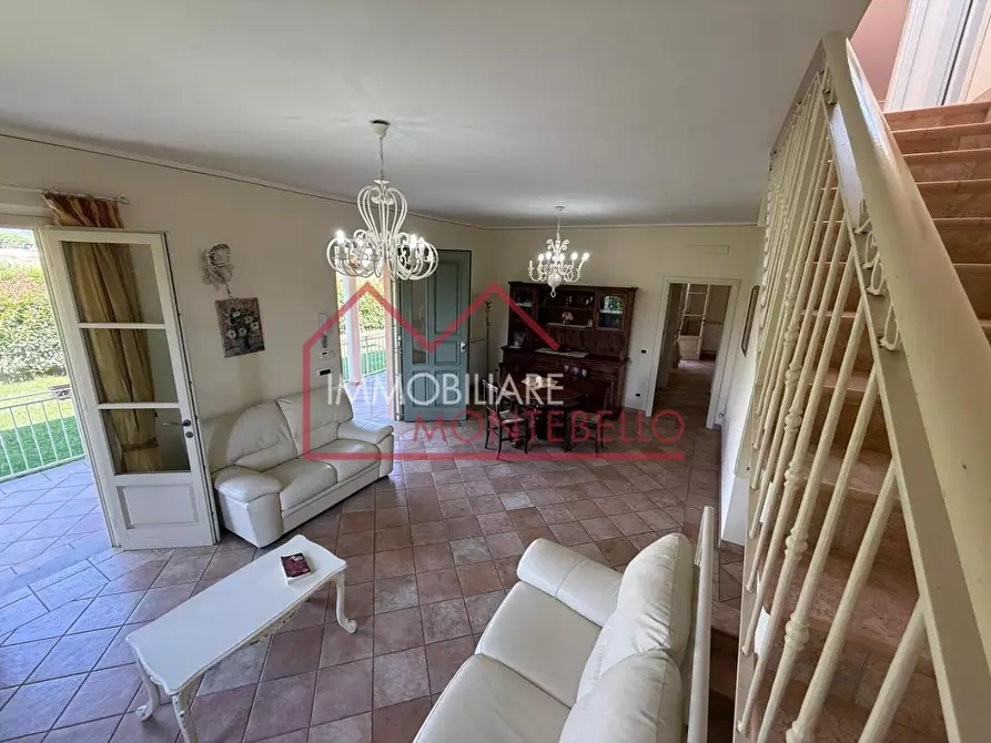 Immagine 4 di Villa in vendita  a Viareggio