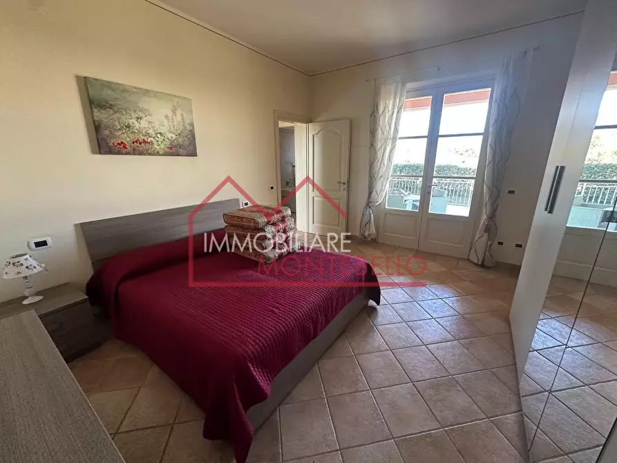 Immagine 5 di Villa in vendita  a Viareggio