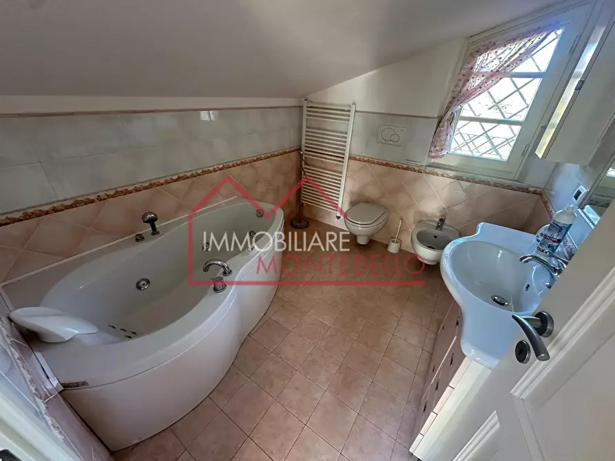 Immagine 6 di Villa in vendita  a Viareggio