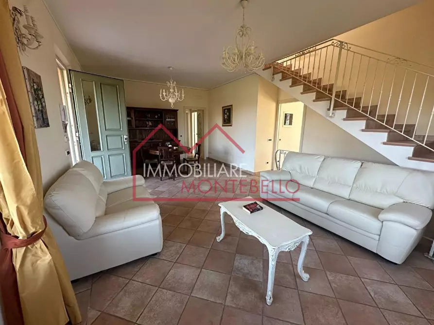 Immagine 1 di Villa in vendita  a Viareggio