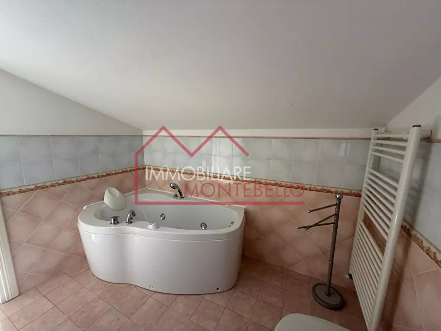 Immagine 19 di Villa in vendita  a Viareggio