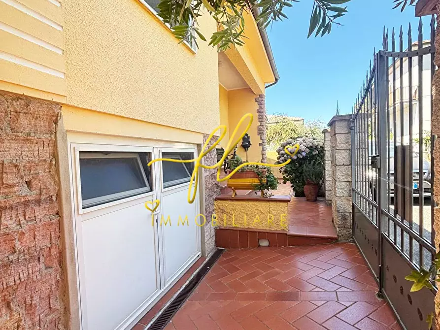 Immagine 25 di Villa in vendita  a Rosignano Marittimo