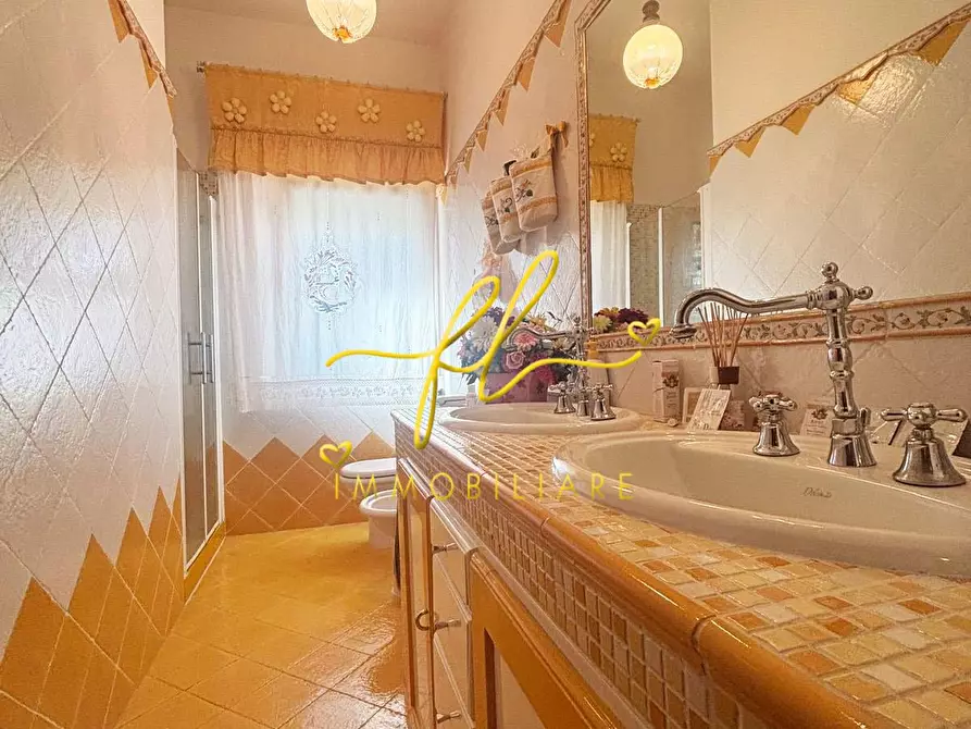 Immagine 23 di Villa in vendita  a Rosignano Marittimo