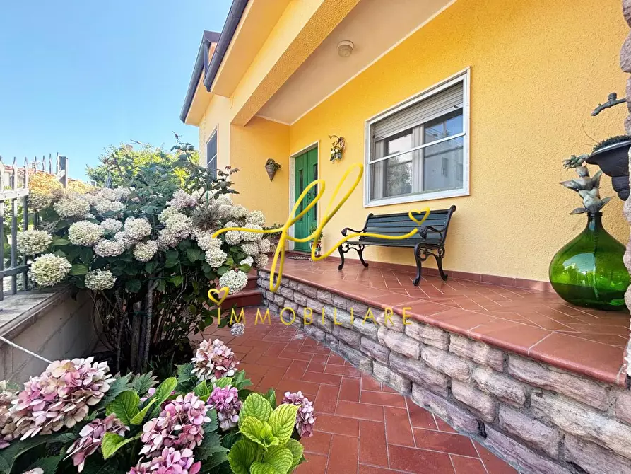 Immagine 27 di Villa in vendita  a Rosignano Marittimo