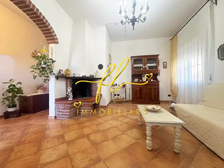 Immagine 4 di Villa in vendita  a Rosignano Marittimo