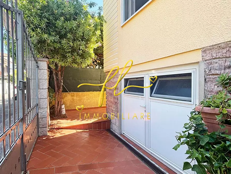 Immagine 28 di Villa in vendita  a Rosignano Marittimo