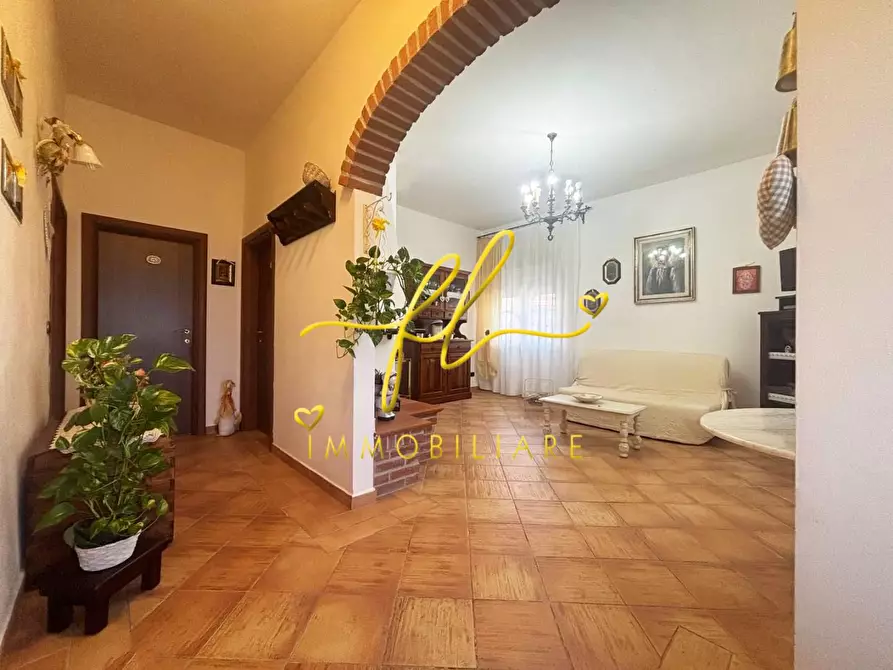 Immagine 2 di Villa in vendita  a Rosignano Marittimo