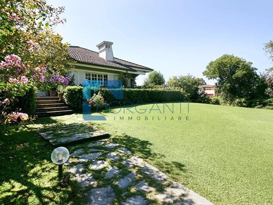 Immagine 11 di Villa in vendita  a Pietrasanta