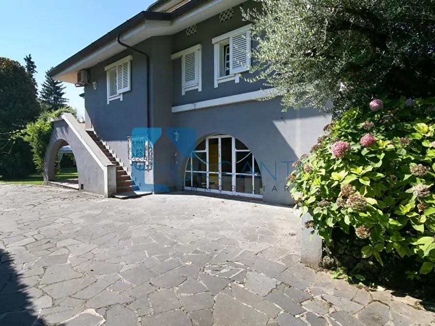 Immagine 2 di Villa in vendita  a Pietrasanta