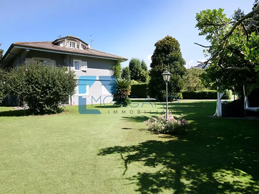 Immagine 6 di Villa in vendita  a Pietrasanta