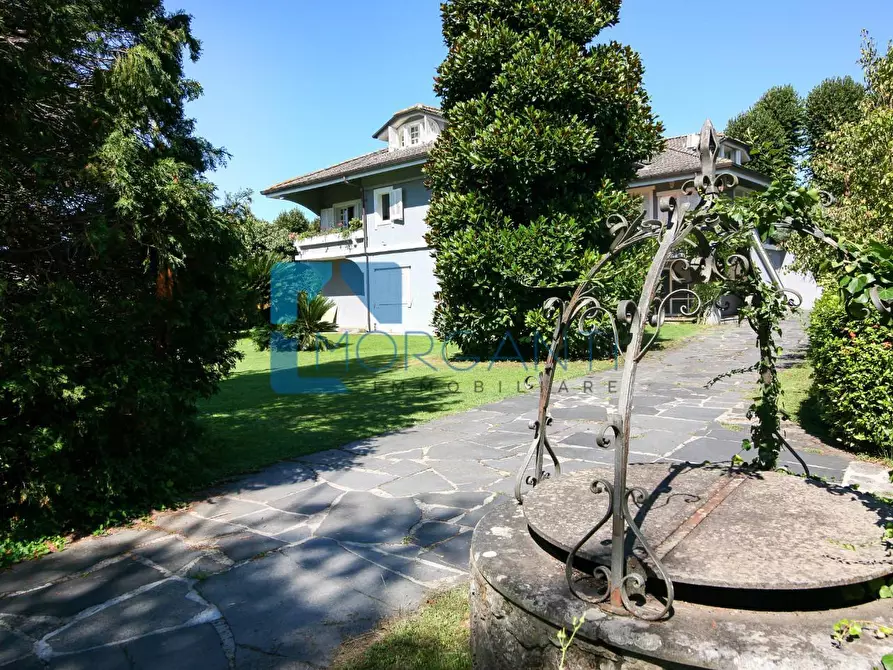 Immagine 8 di Villa in vendita  a Pietrasanta