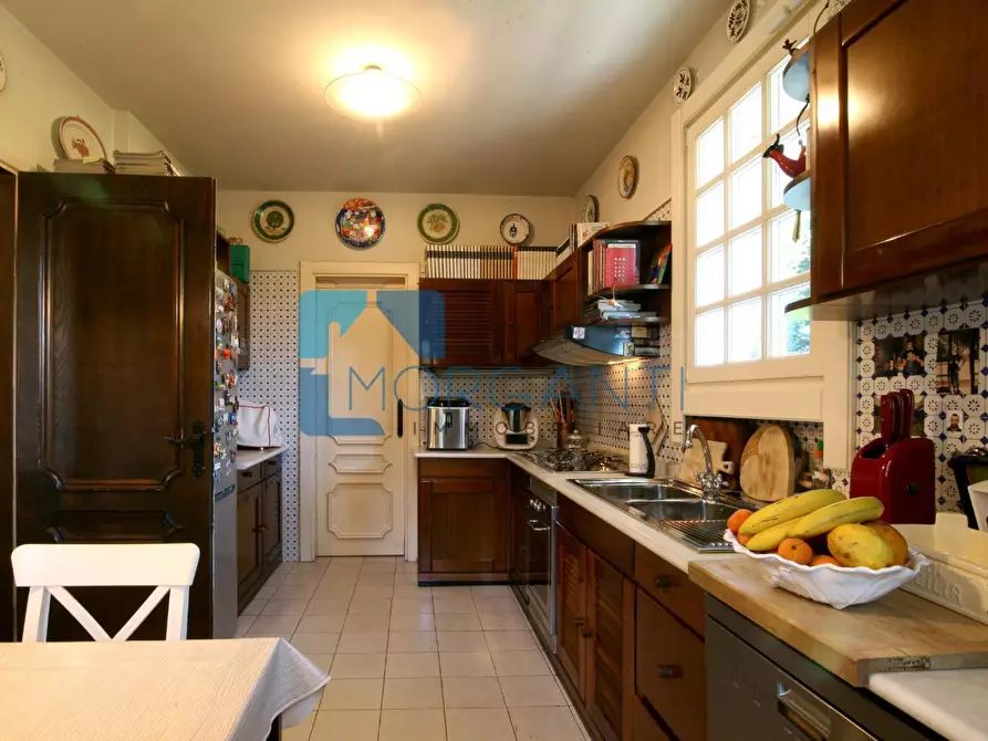 Immagine 22 di Villa in vendita  a Pietrasanta