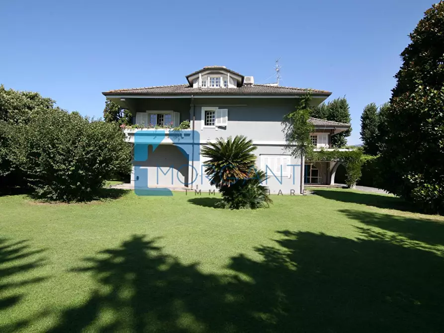 Immagine 7 di Villa in vendita  a Pietrasanta