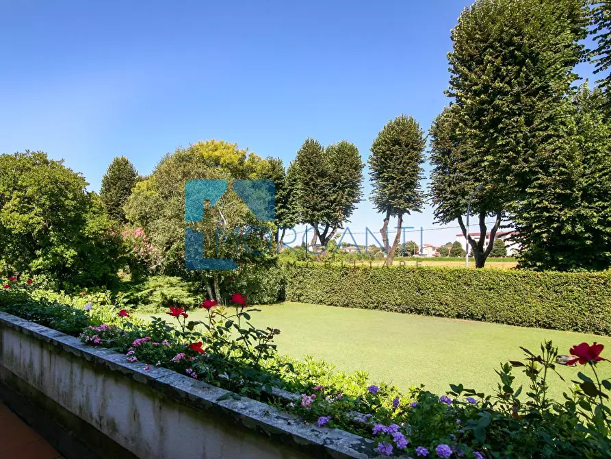 Immagine 14 di Villa in vendita  a Pietrasanta