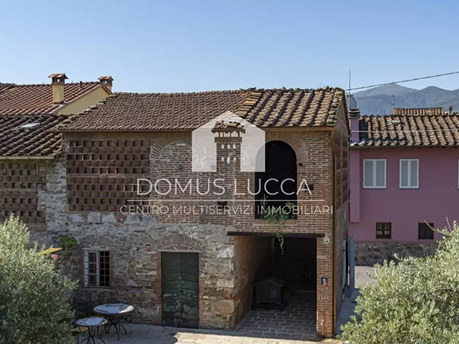 Immagine 7 di Casa colonica in vendita  a Capannori