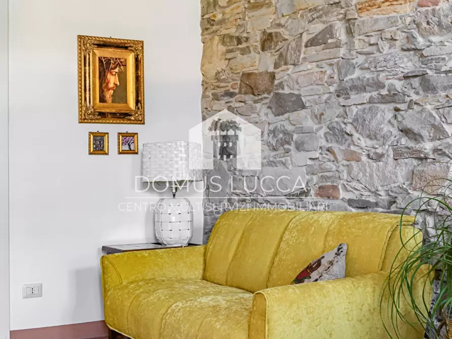 Immagine 27 di Casa colonica in vendita  a Capannori