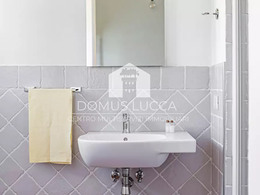 Immagine 32 di Casa colonica in vendita  a Capannori