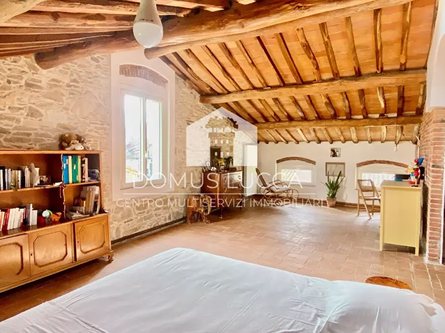 Immagine 19 di Casa colonica in vendita  a Capannori