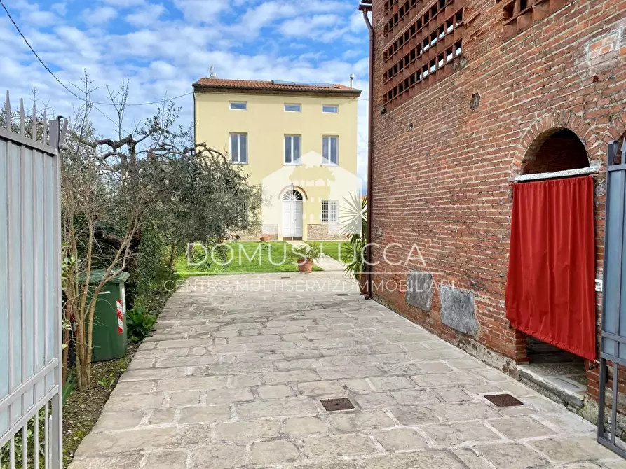 Immagine 14 di Casa colonica in vendita  a Capannori