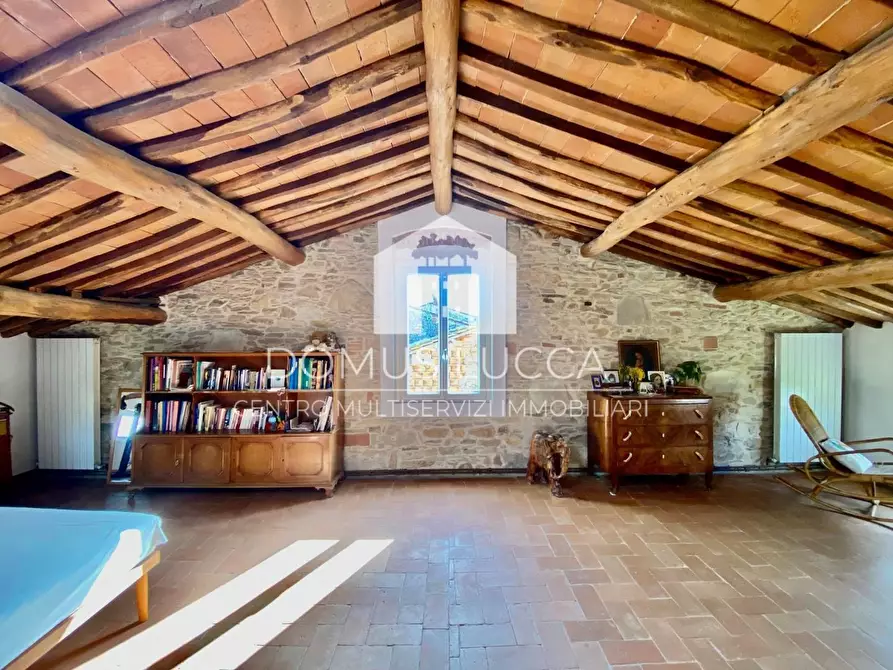 Immagine 9 di Casa colonica in vendita  a Capannori