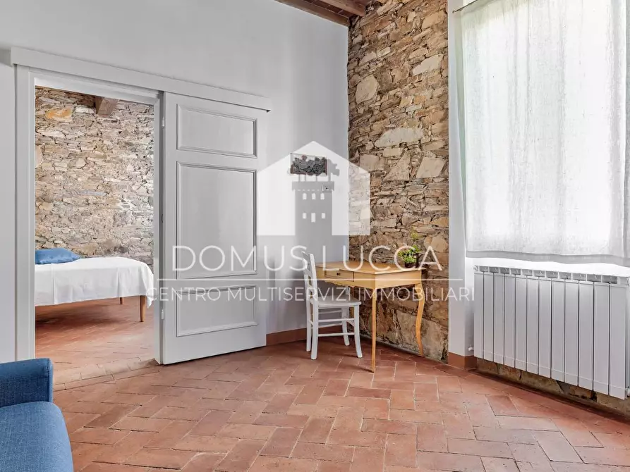 Immagine 2 di Casa colonica in vendita  a Capannori