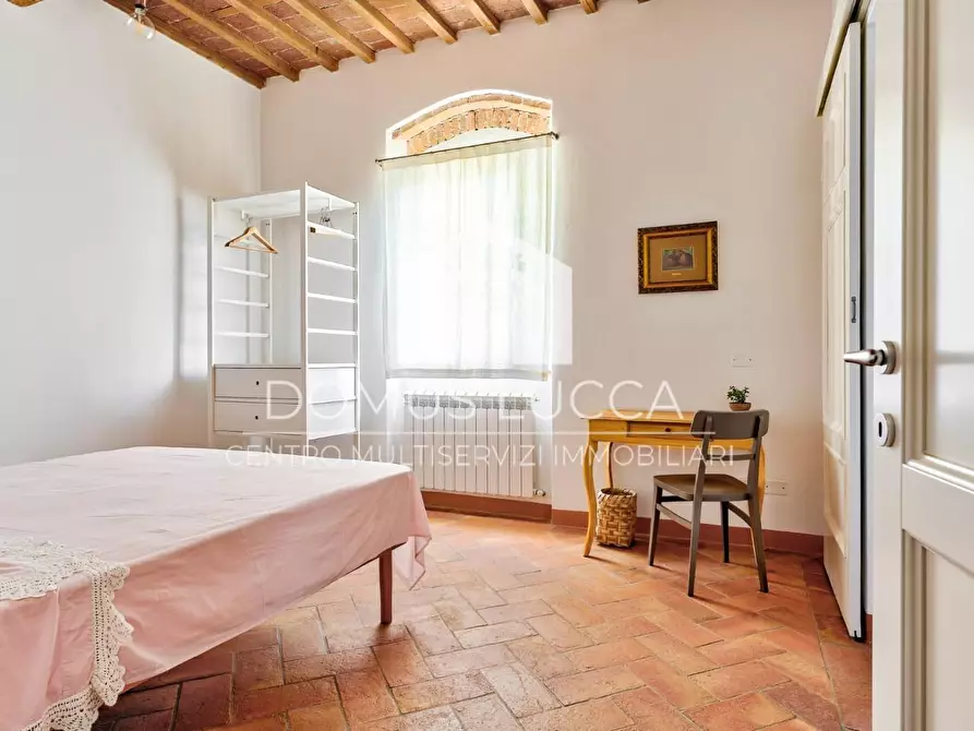 Immagine 30 di Casa colonica in vendita  a Capannori