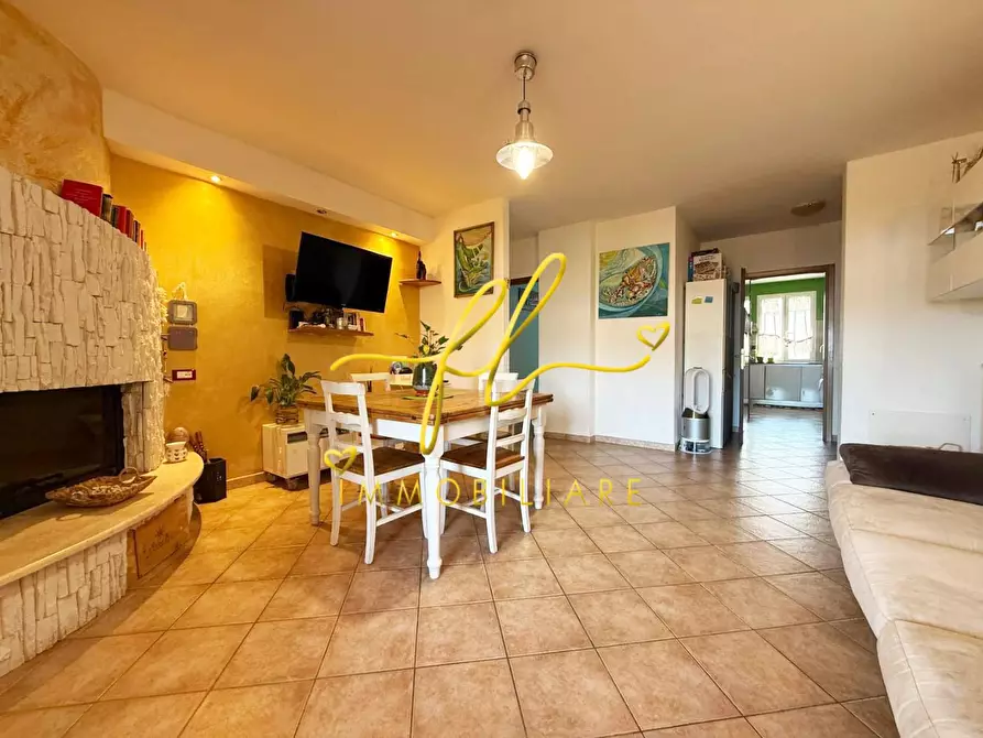 Immagine 2 di Appartamento in vendita  a Cecina