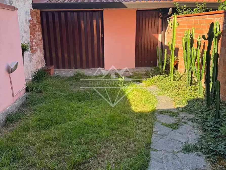 Immagine 29 di Villetta a schiera in vendita  a Carrara