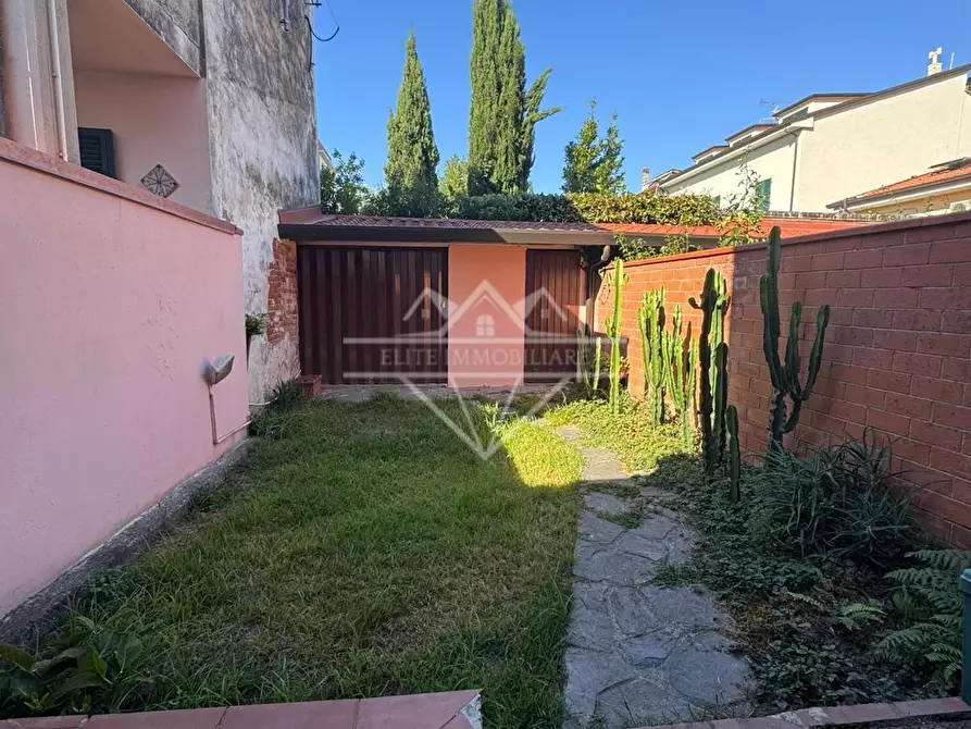 Immagine 24 di Villetta a schiera in vendita  a Carrara