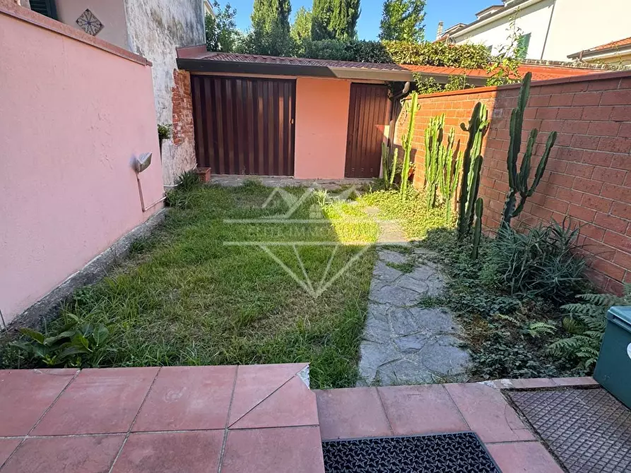 Immagine 27 di Villetta a schiera in vendita  a Carrara